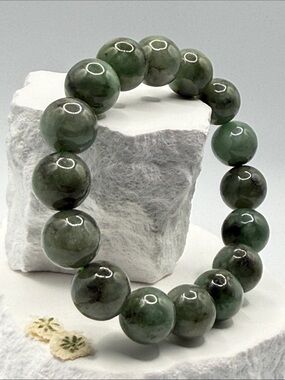 Classic Olive Green Jade Bracelet